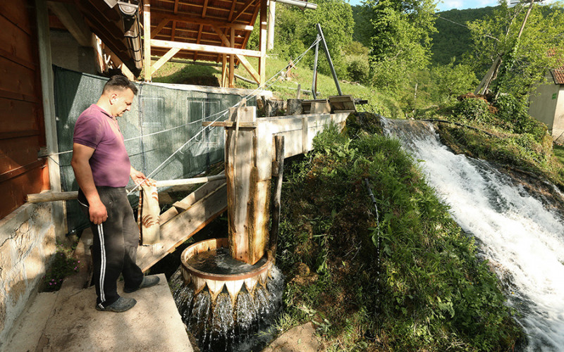 Eko veš mašina pere bez struje i deterdženta