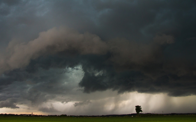 Sutra pretežno oblačno sa kišom i pljuskovima
