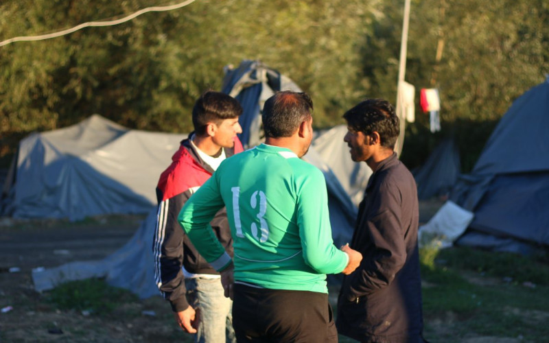 Migranti u Velikoj Kladuši smješteni u šatore dok se ne saniraju prostorije