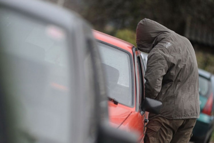 Golf dvojka i star atraktivan lopovima