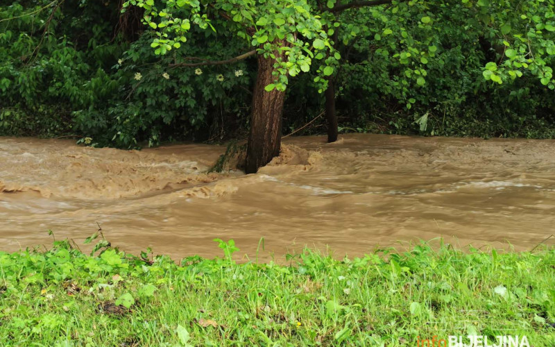 Ugljevik - Oštećen most, 25 kuća odsječeno od centra opštine