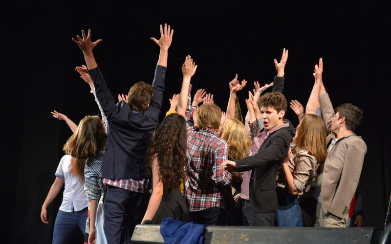 Večeras repriza predstave ,,Lajanje na zvezde