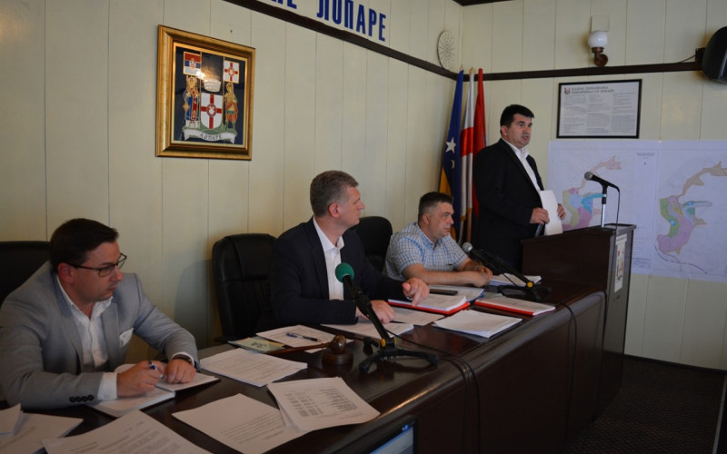 Besplatne sezonske karte za bazene u Loparama za osnovce i srednjoškolce