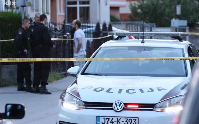 Muškarac ubijen ispred porodične kuće u Sarajevu, policija na nogama