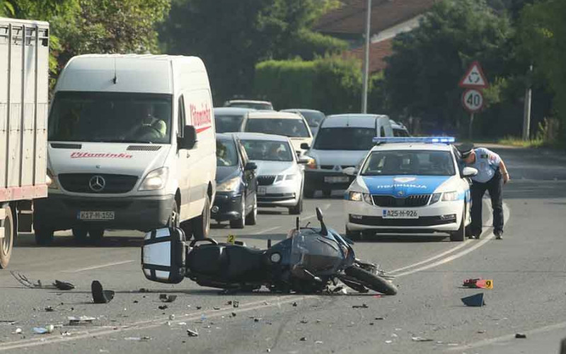 Banja Luka - Na tranzitu kolaps zbog sudara motocikla i “oktavije”