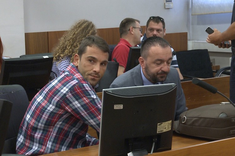 Nastavljeno suđenje Marku Čoliću: Telefonskim lampama tražili dio palice