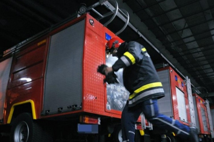 Tuzlak zapalio stan pa izašao i gledao kako vatrogasci gase požar?