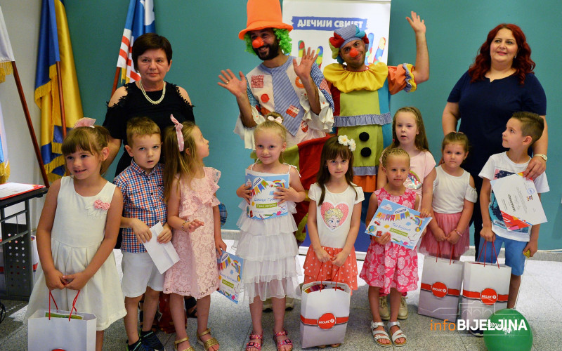 Otvorena izložba „Dječiji svijet“ /FOTO/