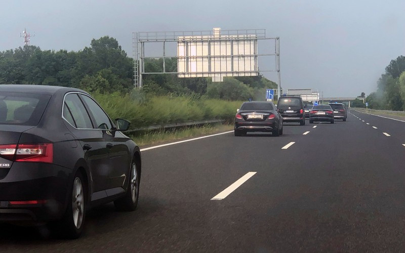 Dodik na putu za Budimpeštu, u pratnji od granice sa Hrvatskom 16 vozila
