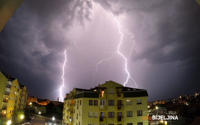 U Banjaluci jak vjetar, Bijeljinu obasjale munje /FOTO/
