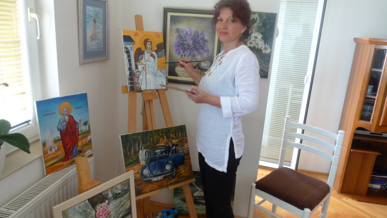 Bijeljina: Jedino ne slika dok čuva unuke