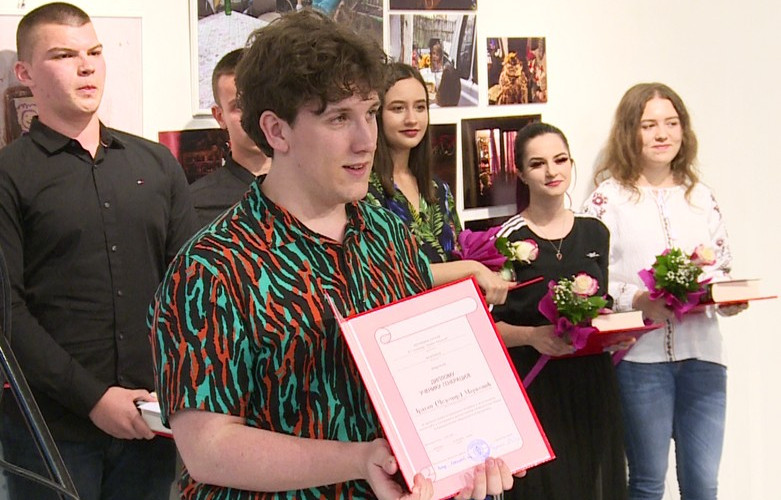 Fondacija “Stojanović” uručila povelju i nagradu učeniku generacije