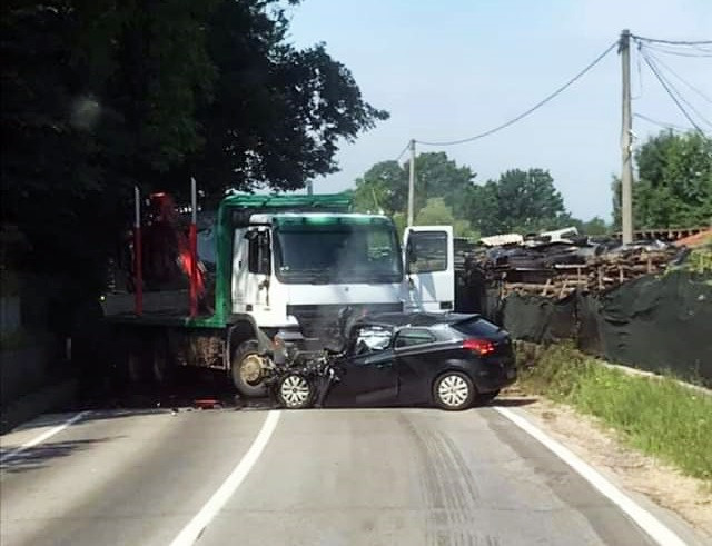 Teška nesreća kod Tuzle, jedna osoba poginula