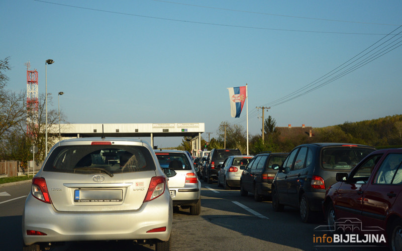 Pojačan saobraćaj i višečasovna čekanja na više prelaza