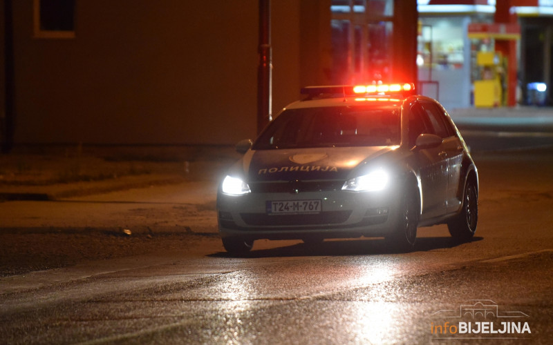 Potraga za lopovima: Tokom noći upali u kladionicu u Bijeljini i pobjegli sa novcem iz sefa