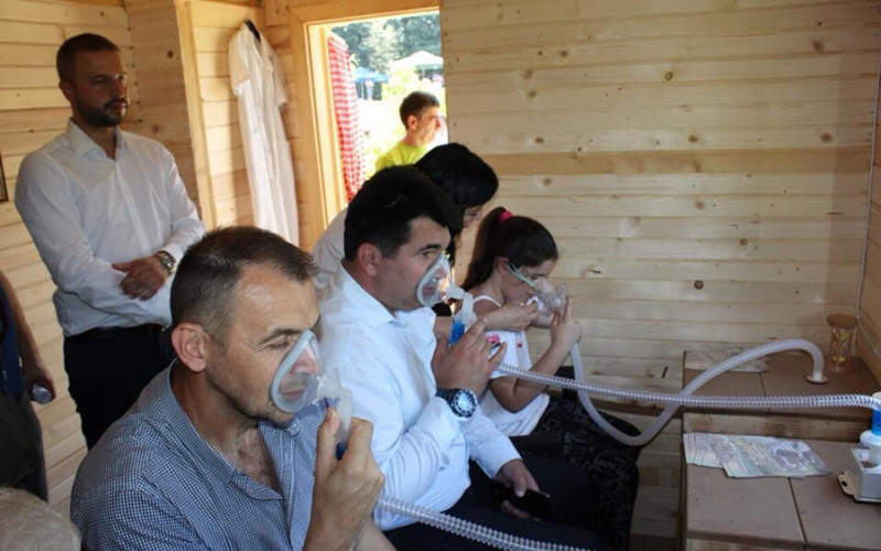 “Api komora” pomaže u brojnim oboljenjima: Porodica Tešić unaprijedila dugogodišnju tradiciju pčelarstva
