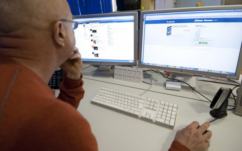 Pad Fejsbuka otkrio šta zapravo rade s VAŠIM fotografijama