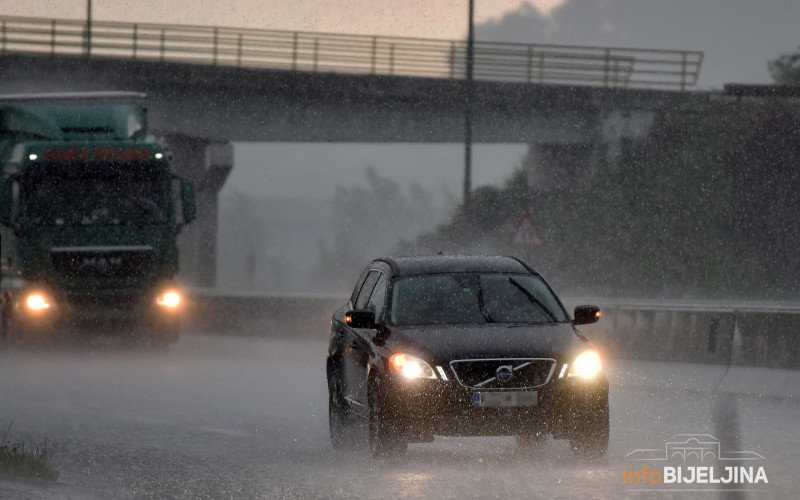 Sutra u Posavini i Semberiji pljuskovi i jak vjetar