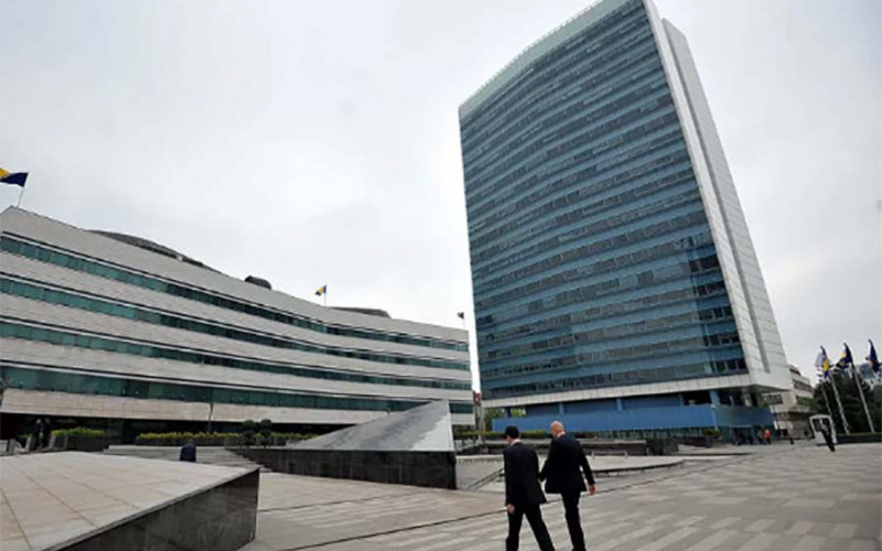 Bahaćenje u institucijama: Nabavljaju vaze za cvijeće u vrijednosti od 10.000 KM