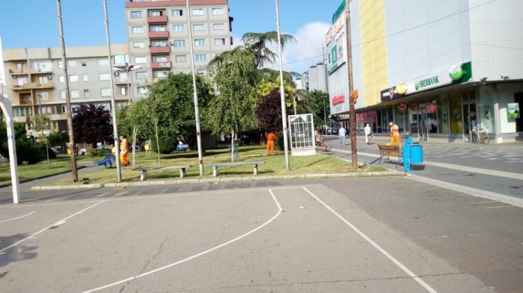 NAKON NEVREMENA Radnici čiste od ranog jutra, na imanjima velike štete