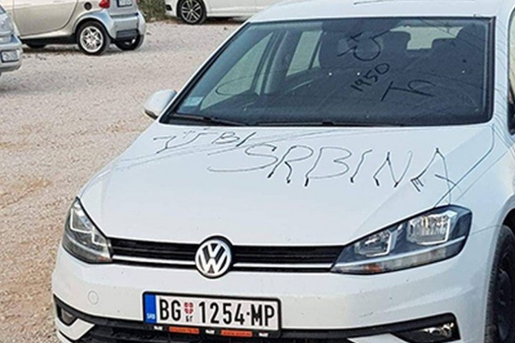 Čovjek kome su u Splitu išarali auto sa 