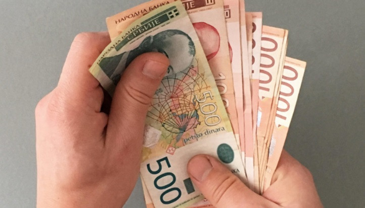 Taksista u Dubrovniku varao turiste, vraćao im kusur u srpskim dinarima