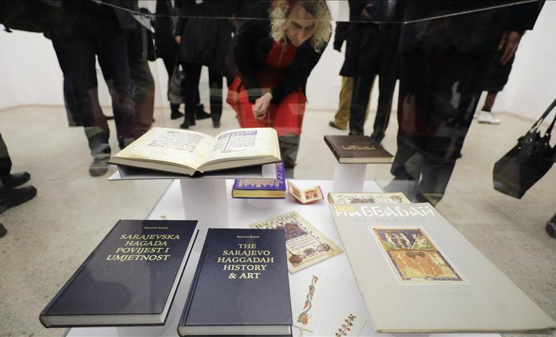 U Muzeju Semberije otvorena izložba ,,Tri života sarajevske hagade