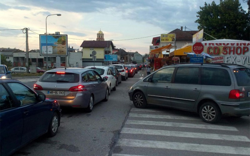 Kolone vozila na graničnom prelazu Gradiška iz oba smjera