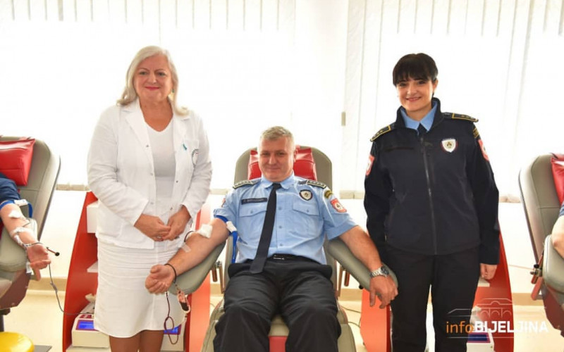 Više od 50 policajaca dobrovoljno darovalo krv