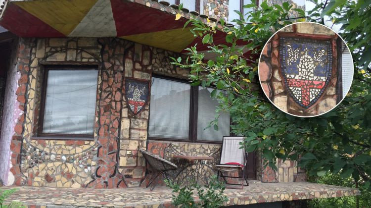 Bijeljina: Grb grada na kući