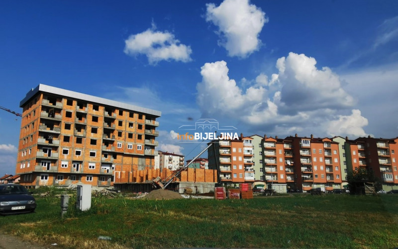 Bijeljina: Pao kran u naselju Intergaj /FOTO/