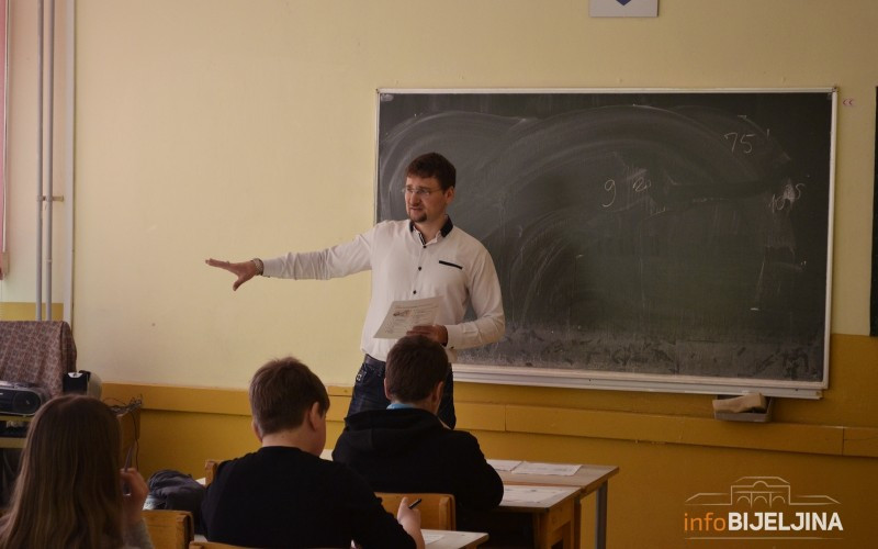 Građani BiH neće poslove prodavača, konobara, ali ni profesora