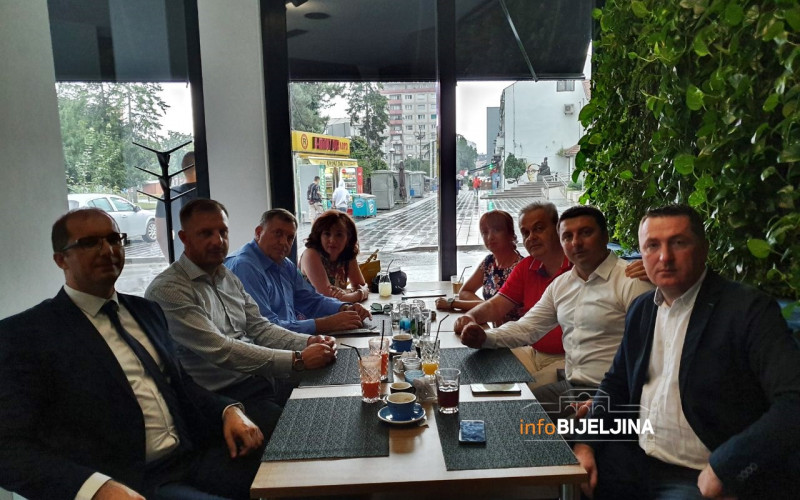 Bijeljina: Dodik na radnom sastanku sa rukovodstvom stranke /VIDEO/