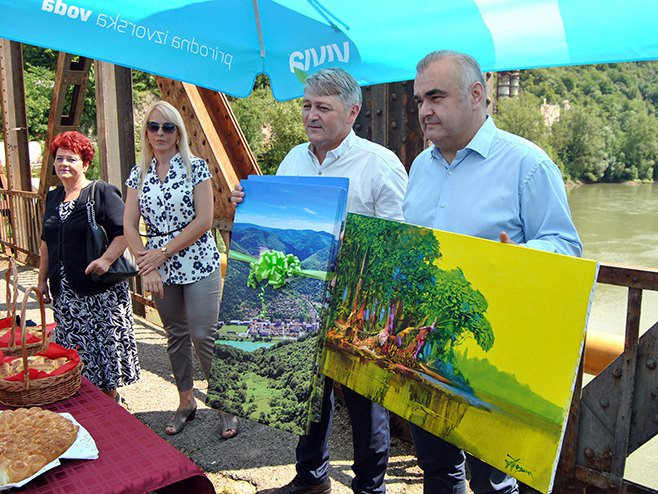 Na mostu se susreli predstavnici Zvornika i Malog Zvornika /FOTO/