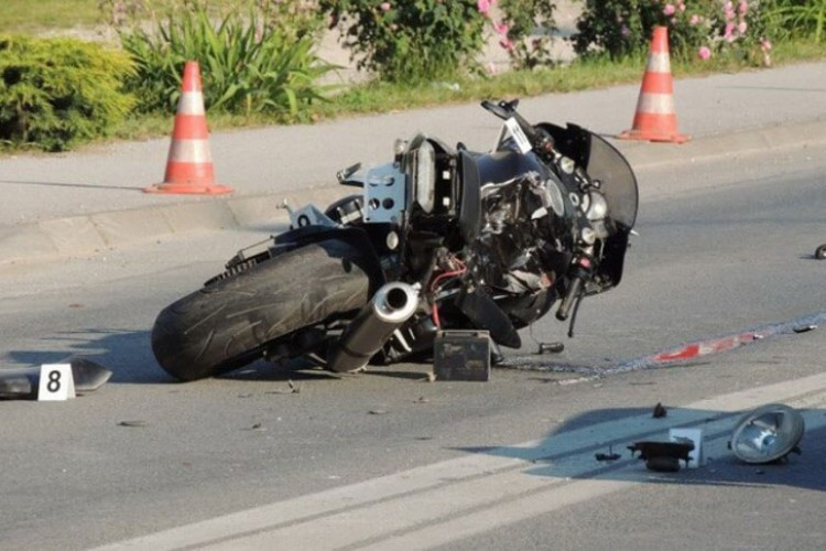 Nepažnjom i brzom vožnjom motocikoisti odlaze u smrt