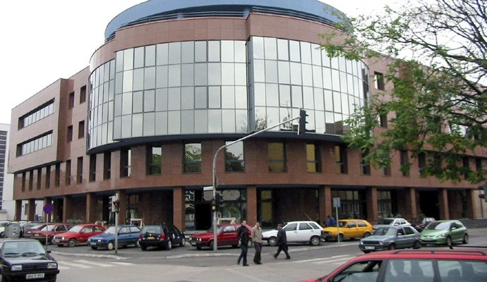 Džakula prijeti otkazima radnicima UIO koji ga kritikuju na Facebooku