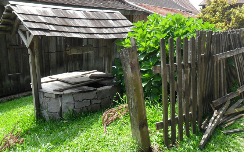 Žena umrla, muž skočio u bunar