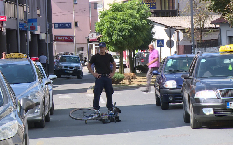 Detalji nezgode u Bijeljini, taksista udario u ženu na biciklu