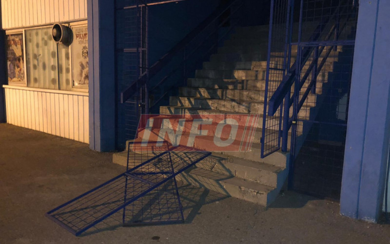 Bijeljina: Bahata omladina - Razbijaju flaše, oštećuju tribine...