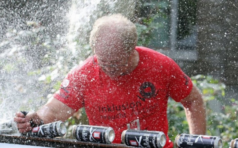 Čelični Bosanac rukom razbio 97 punih limenki u Njemačkoj i postavio novi svjetski rekord