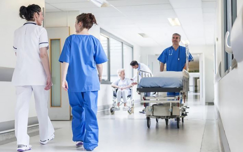 Zbog manjka radnika bolnice zatvaraju odjeljenja