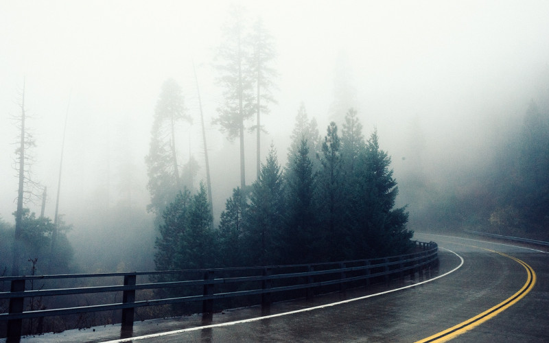 Kolovozi mjestimično vlažni, magla smanjuje vidljivost