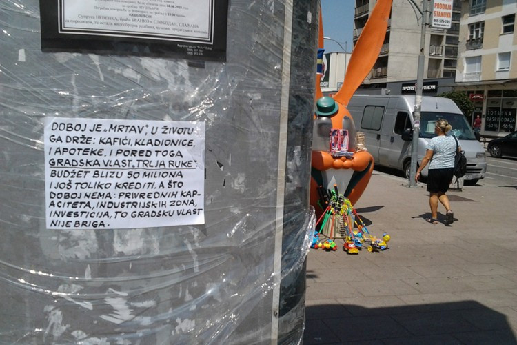 Dobojski fantom na oglasnim prostorima