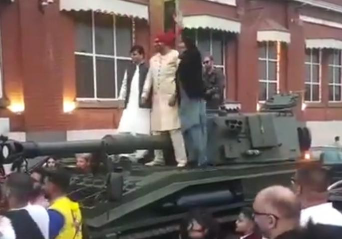 Mladoženja na svadbu stigao na tenku