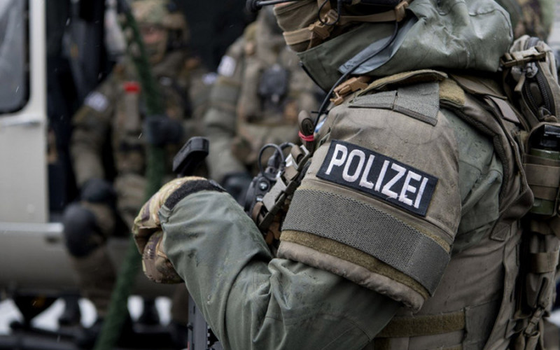 Državljani BiH, Srbije i Holandije uhapšeni u Njemačkoj s arsenalom oružja