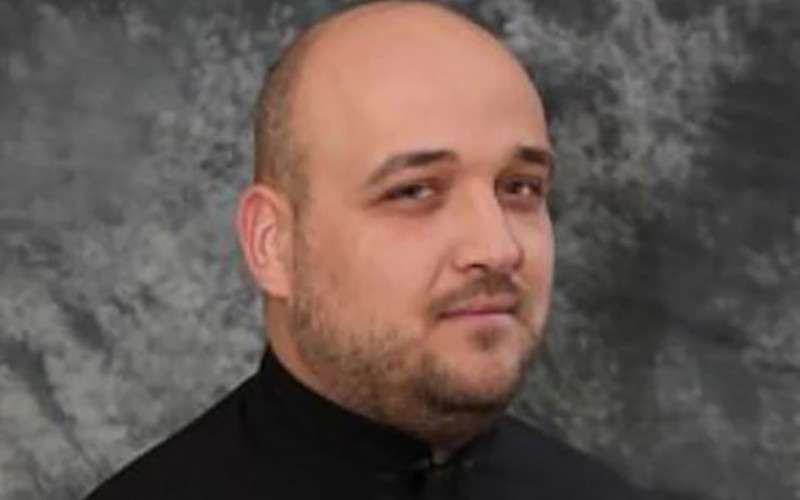 Pop mantiju zamijenio volanom: Napustio parohiju i otišao u Njemačku da vozi autobus