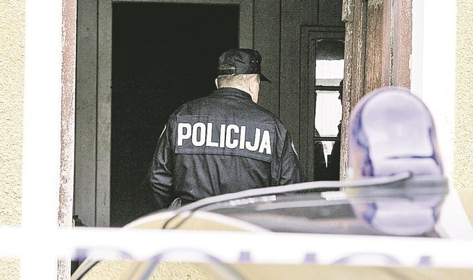 Ostavili sina da živi sam bez struje, vode i grijanja