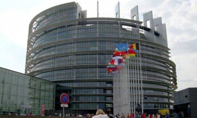 Zet i svastika Strazburu tuže Grčku jer im ne priznaje brak