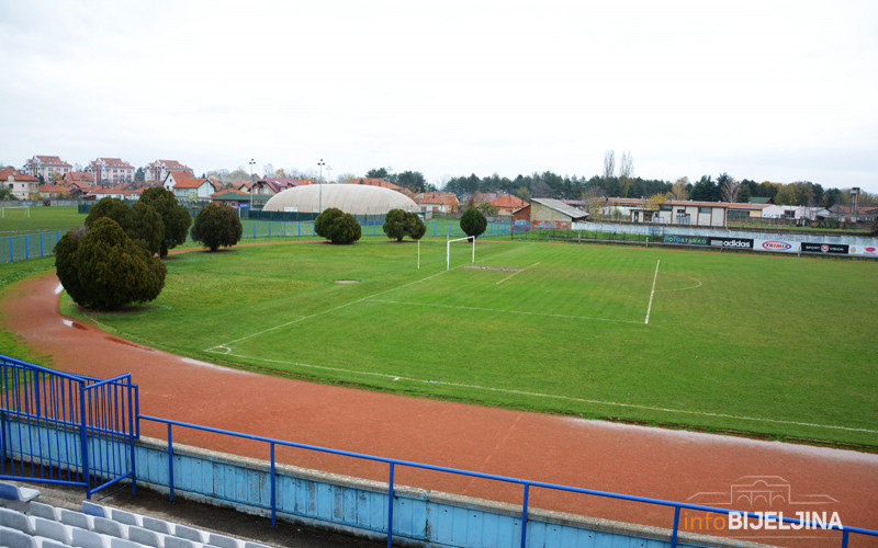 Počelo postavljanje reflektora na Gradskom stadionu u Bijeljini