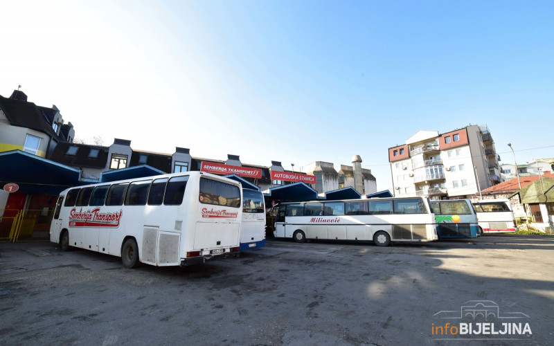 “Semberija transport” donira udžbenike i autobuske karte